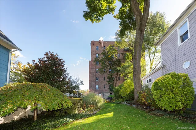 $299,900 | 19 South Broadway, Unit 4A, Tarrytown, NY 10591