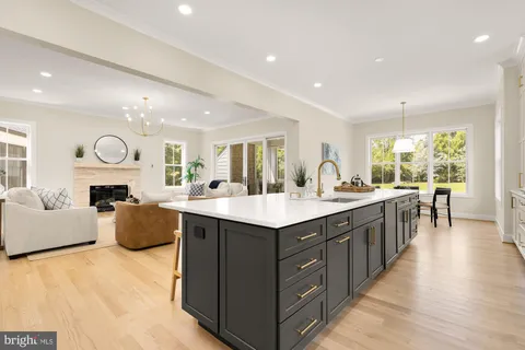 $2,995,000 | 10700 Alloway Drive, Potomac, MD 20854