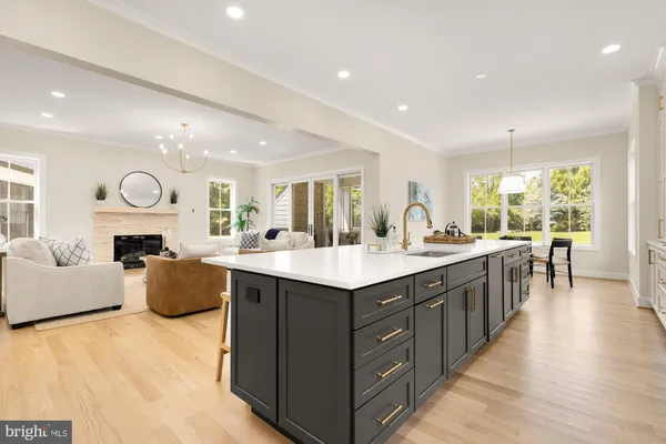 $2,895,000 | 10700 Alloway Drive, Potomac, MD 20854