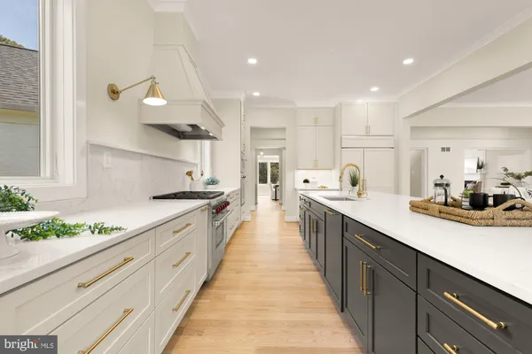 $2,895,000 | 10700 Alloway Drive, Potomac, MD 20854