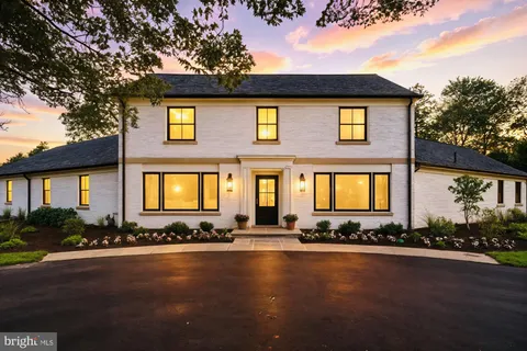 $2,995,000 | 10700 Alloway Drive, Potomac, MD 20854