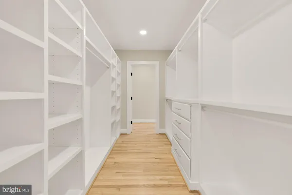 $2,895,000 | 10700 Alloway Drive, Potomac, MD 20854