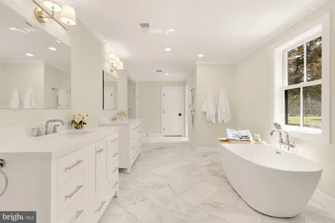 $2,995,000 | 10700 Alloway Drive, Potomac, MD 20854