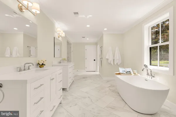 $2,895,000 | 10700 Alloway Drive, Potomac, MD 20854