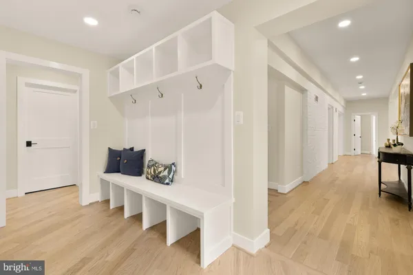 $2,895,000 | 10700 Alloway Drive, Potomac, MD 20854