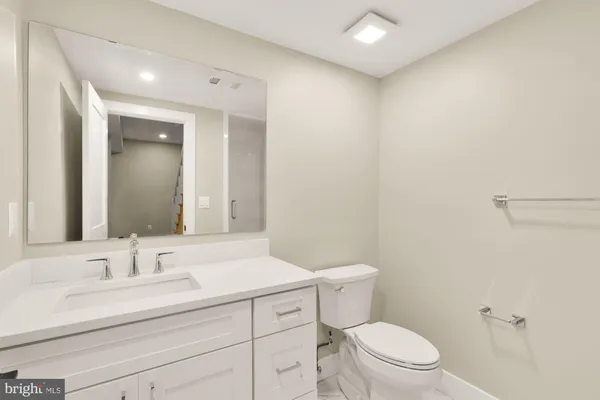 $2,895,000 | 10700 Alloway Drive, Potomac, MD 20854