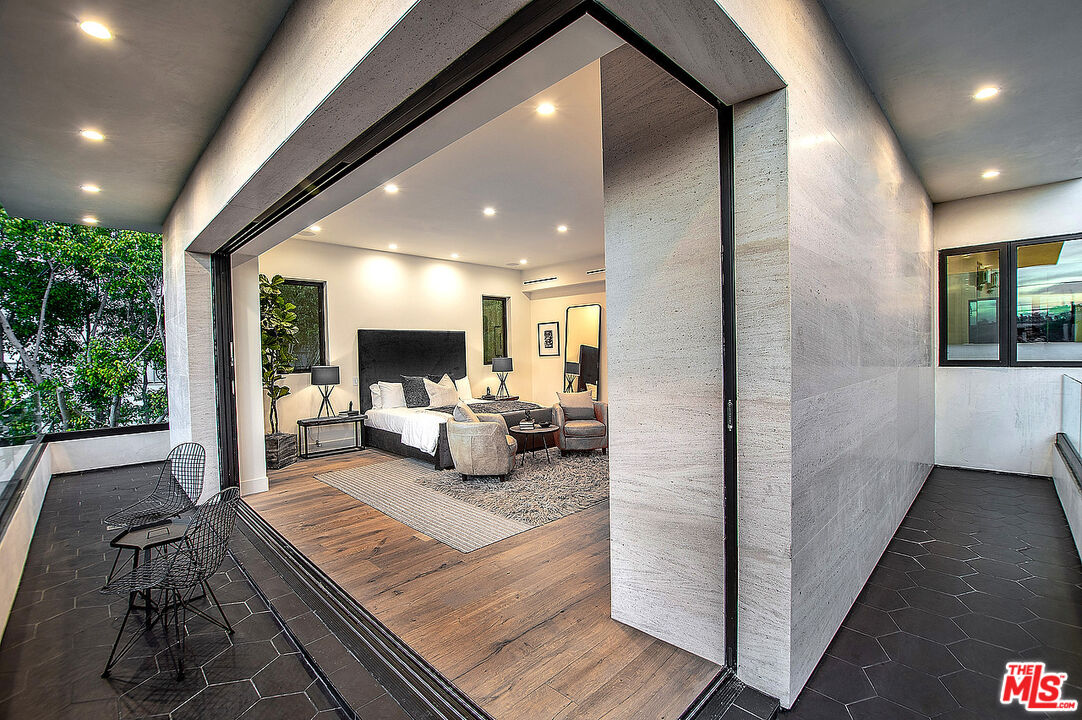 8566 Colgate Avenue Los Angeles, CA 90048 - Photo 12 of 22 a living room with furniture