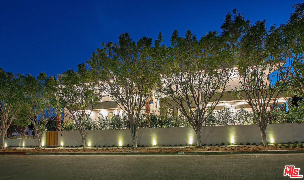 8566 Colgate Avenue Los Angeles, CA 90048 - Photo 2 of 22 a view of a street with lots of green space