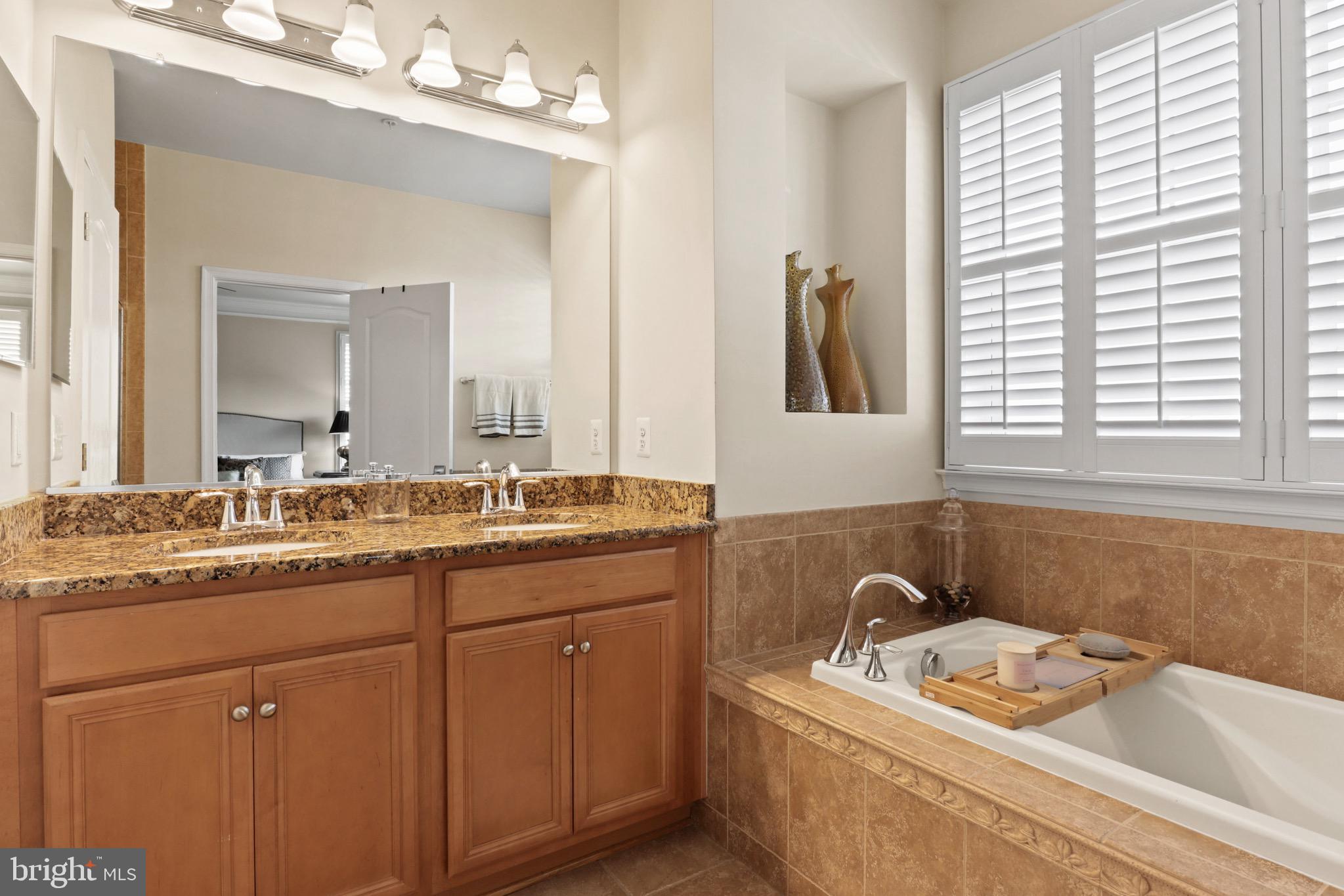 43589 McDowell Square Leesburg, VA 20176 - Photo 28 of 47 Primary Bathroom