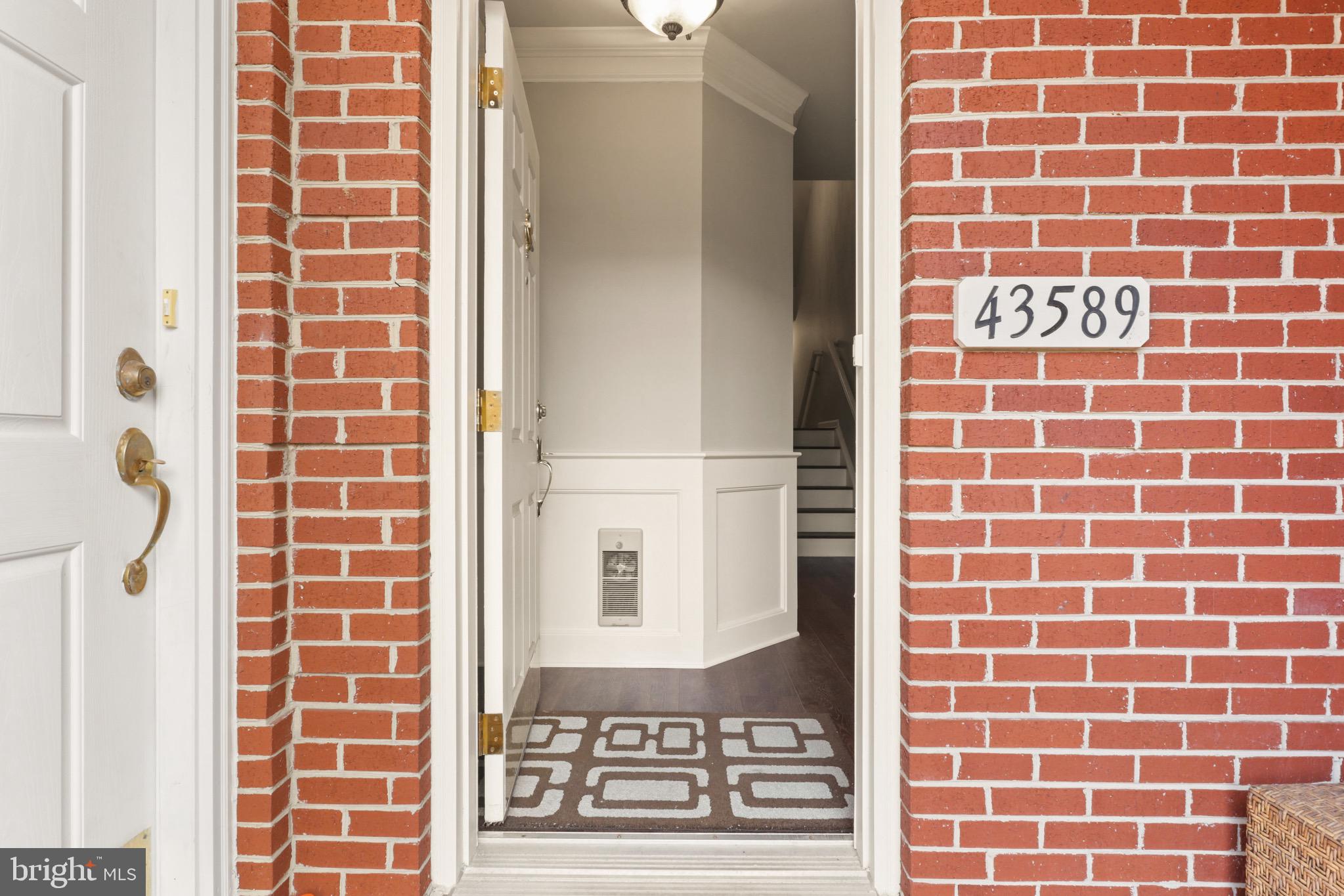 43589 McDowell Square Leesburg, VA 20176 - Photo 3 of 47