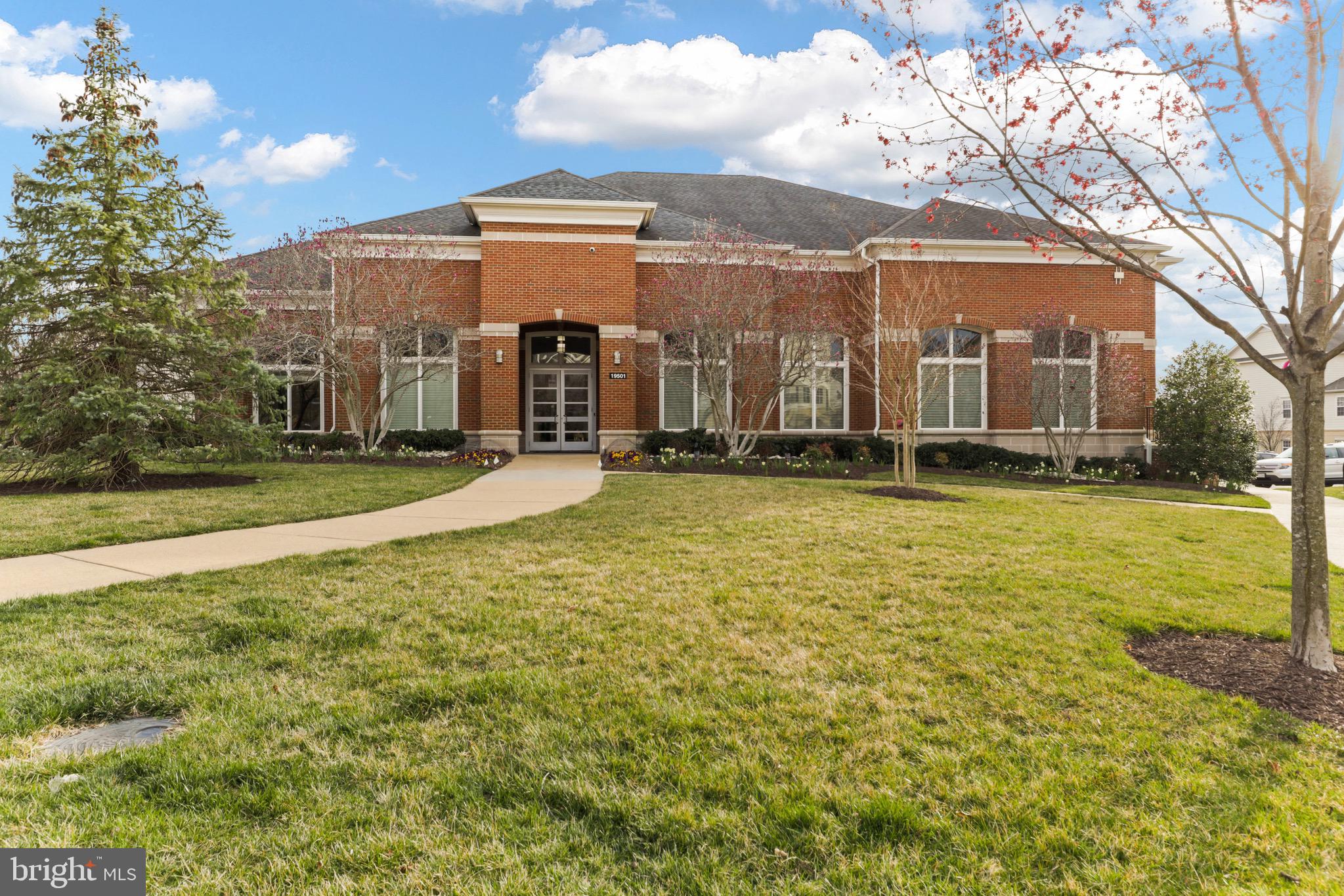 43589 McDowell Square Leesburg, VA 20176 - Photo 41 of 47 Community Center/Club House with Pool