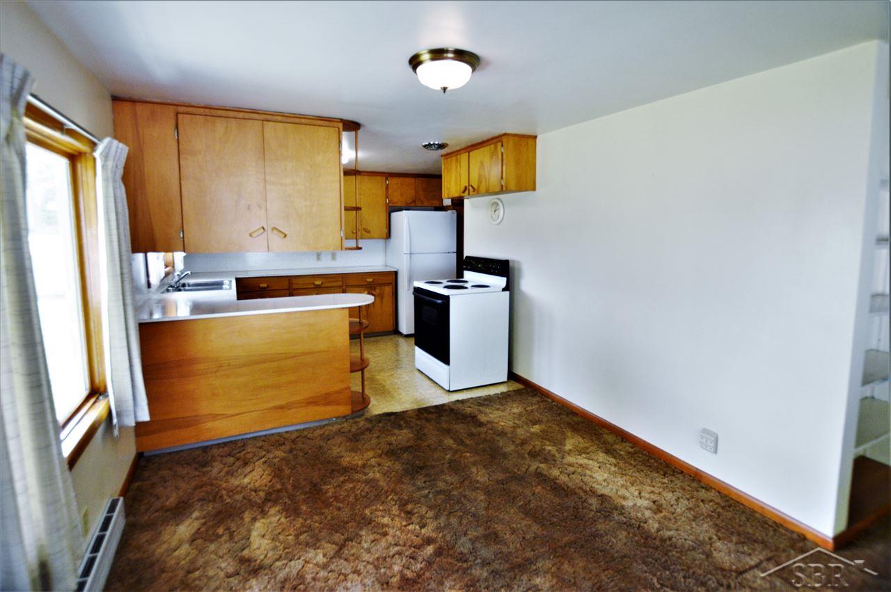 4407 Flajole Road Midland, MI 48642 - Photo 3 of 11 31388536-2.JPG