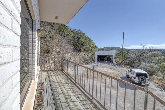 a view of a outdoor space with a house