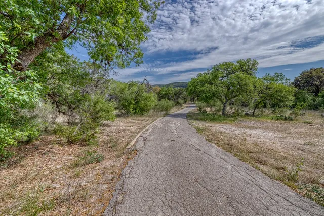 $1,000,000 | 6501 North N Highway, Leakey, TX 78873