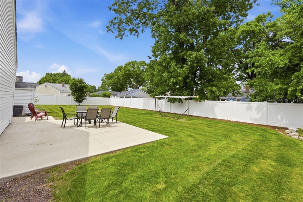 271 Wildermere Street Chicopee, MA 01020 - Photo 32 of 41