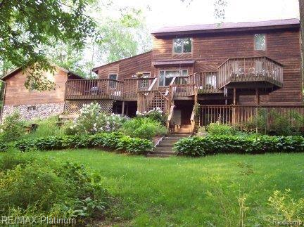 328 Francis Road Howell, MI 48843 - Photo 9 of 20 Flowers1.jpg