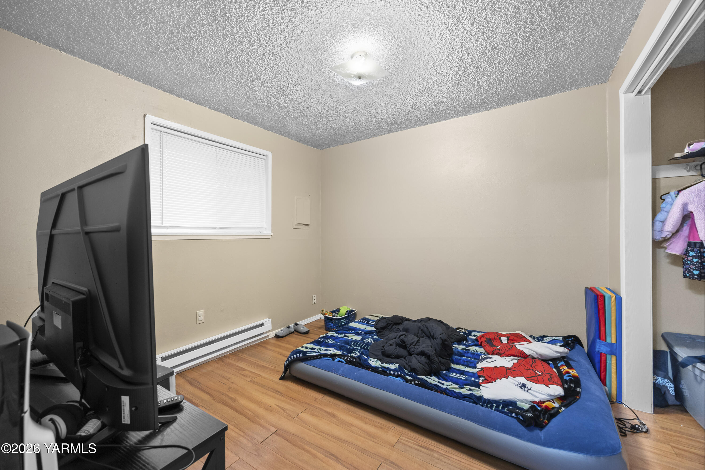 115 East D Street Wapato, WA 98951 - Photo 25 of 28 a room with toys and wooden floor