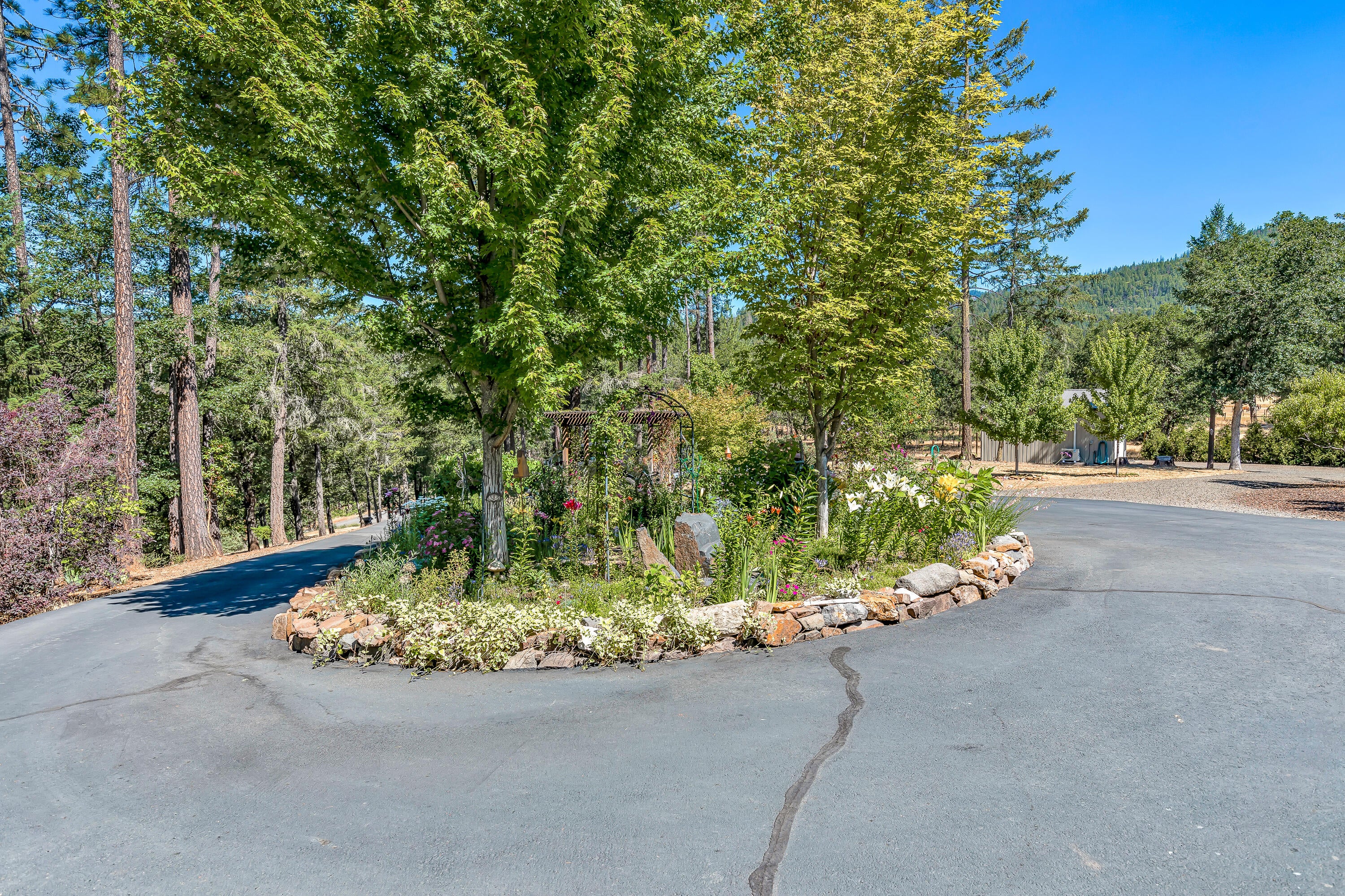 68 Busch Road Trail, OR 97541 - Photo 8 of 75 9R9A0777