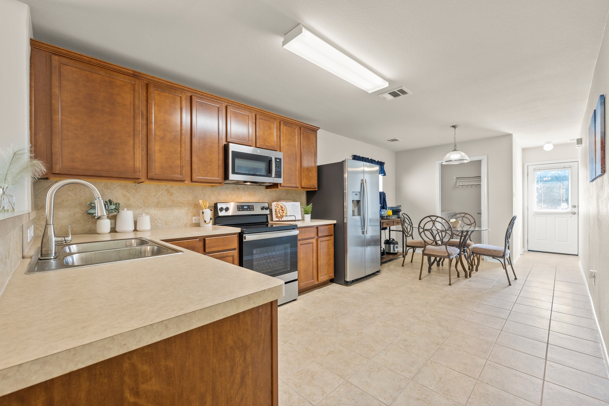 380 Housefinch Loop Leander, TX 78641 - Photo 7 of 34