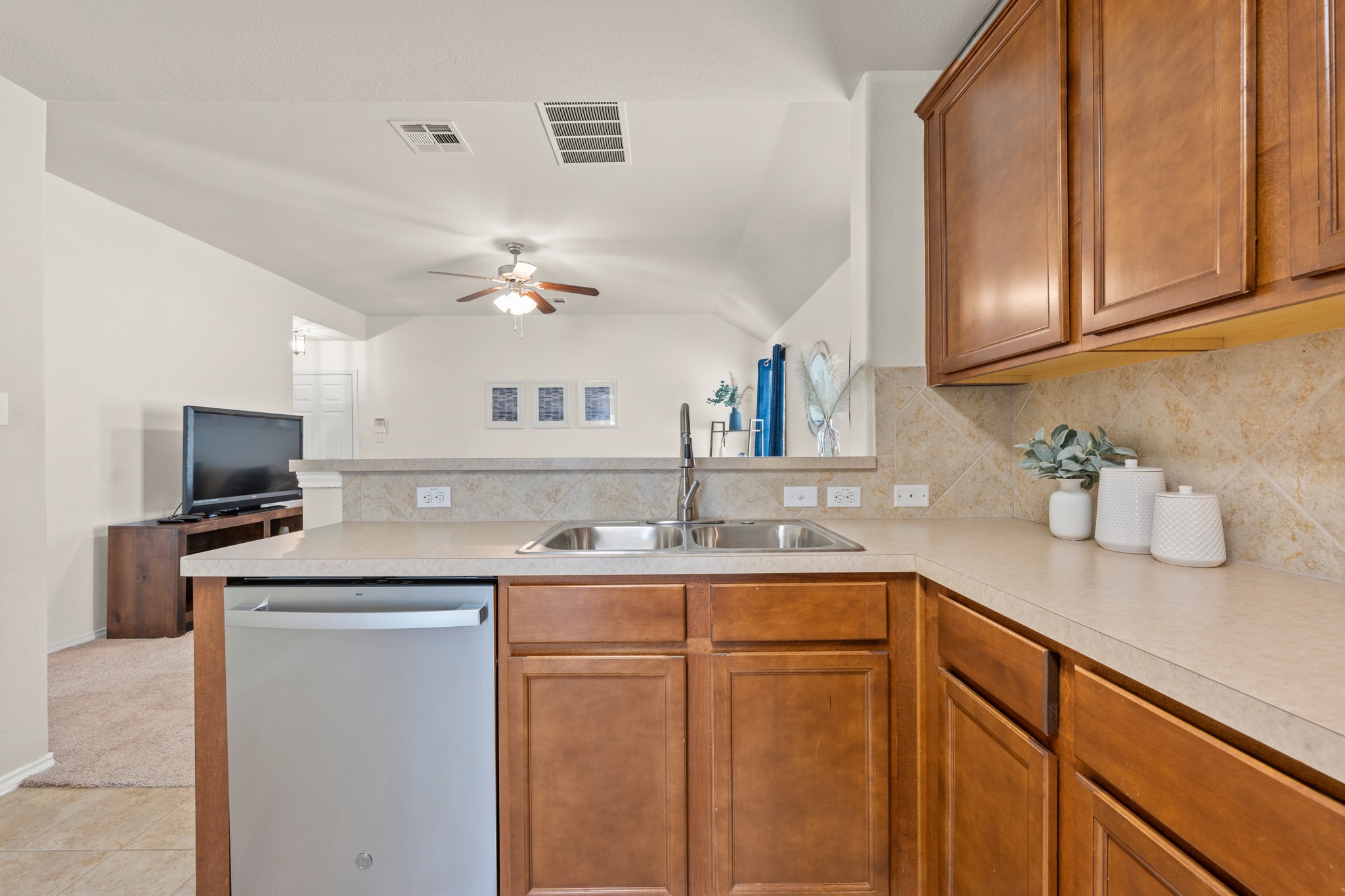 380 Housefinch Loop Leander, TX 78641 - Photo 9 of 34