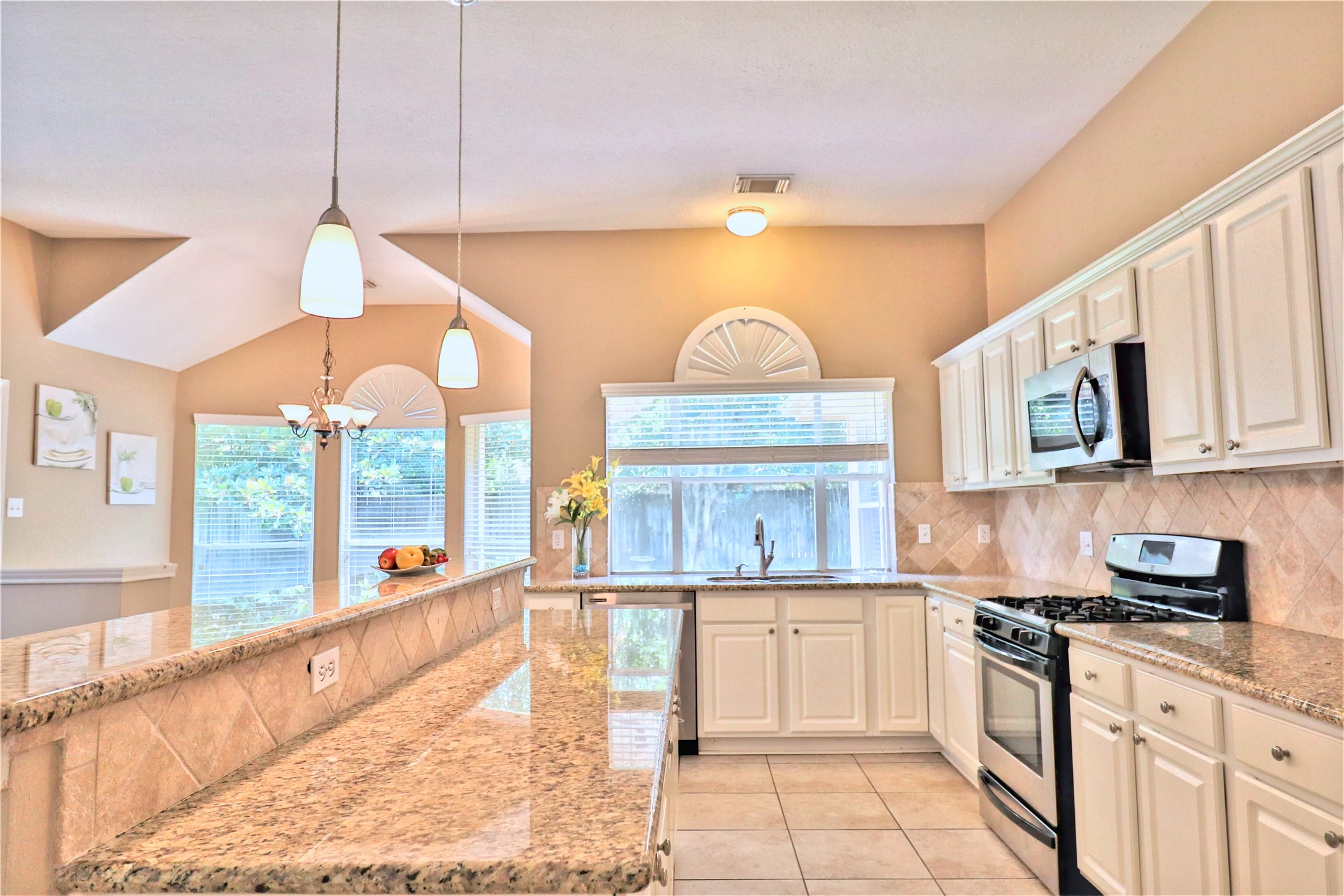 4530 Springfield Lakes Street Sugar Land, TX 77479 - Photo 8 of 32