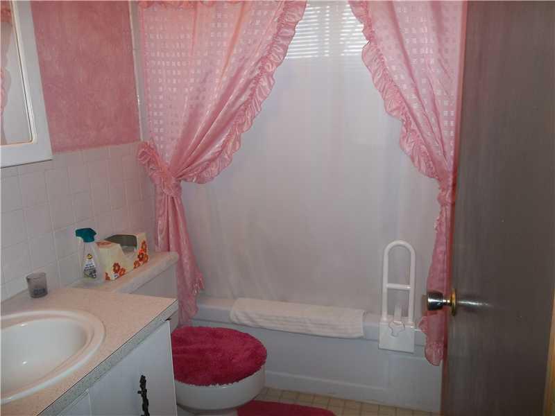 152 Crum Road Bessemer, PA 16112 - Photo 9 of 18 Full Bath.