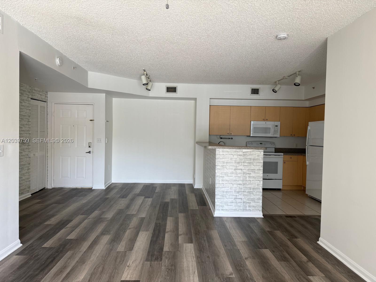 8050 North Nob Hill Road, Unit 105 Tamarac, FL 33321 - Photo 8 of 11