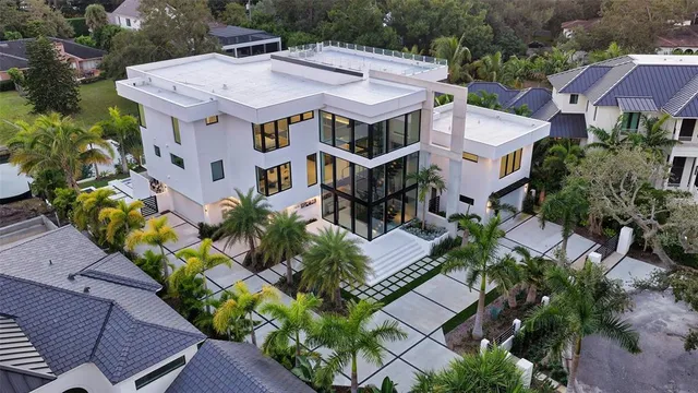 a view of a backyard with palm trees