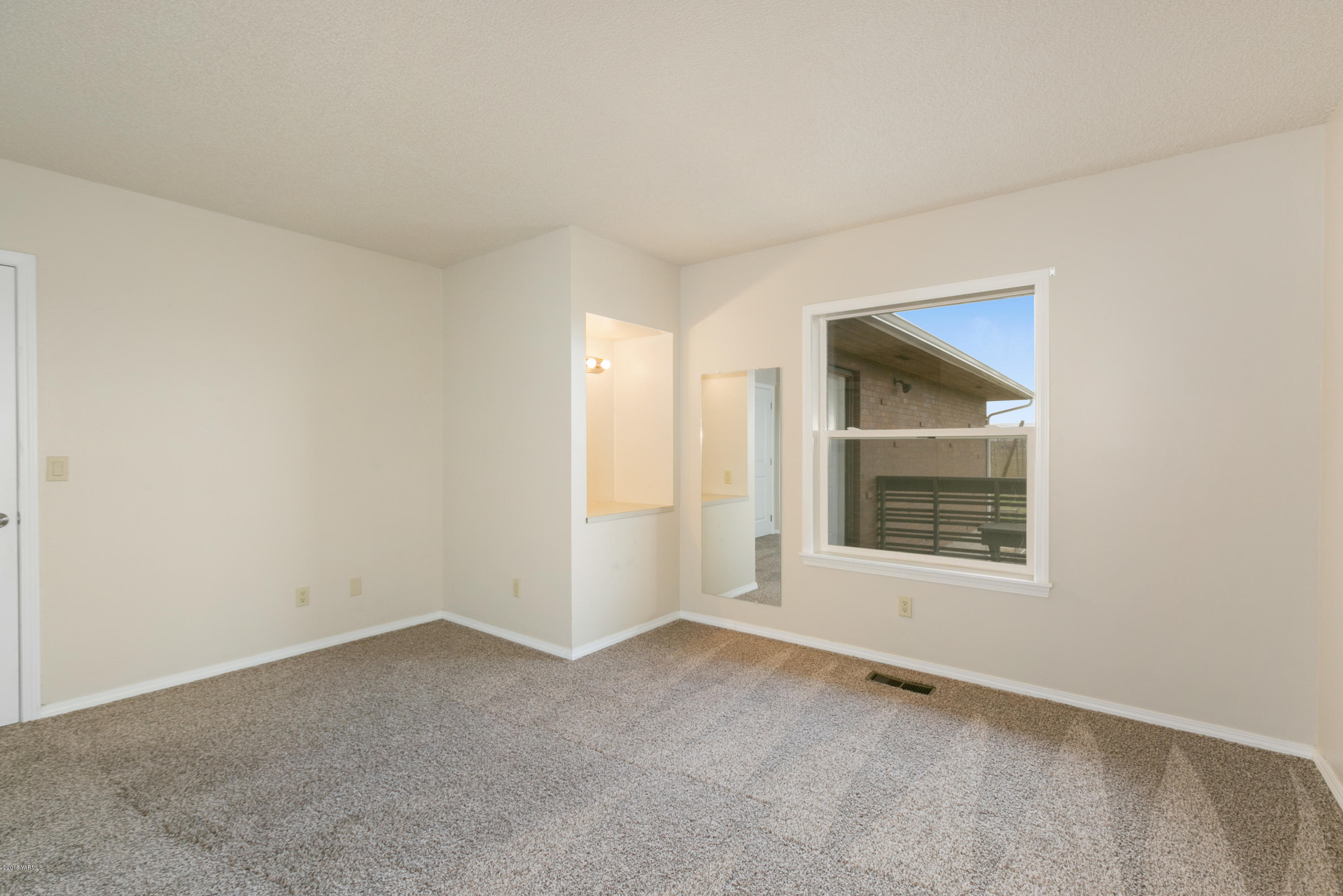 1004 Birchfield Road Yakima, WA 98901 - Photo 15 of 23 an empty room with a window