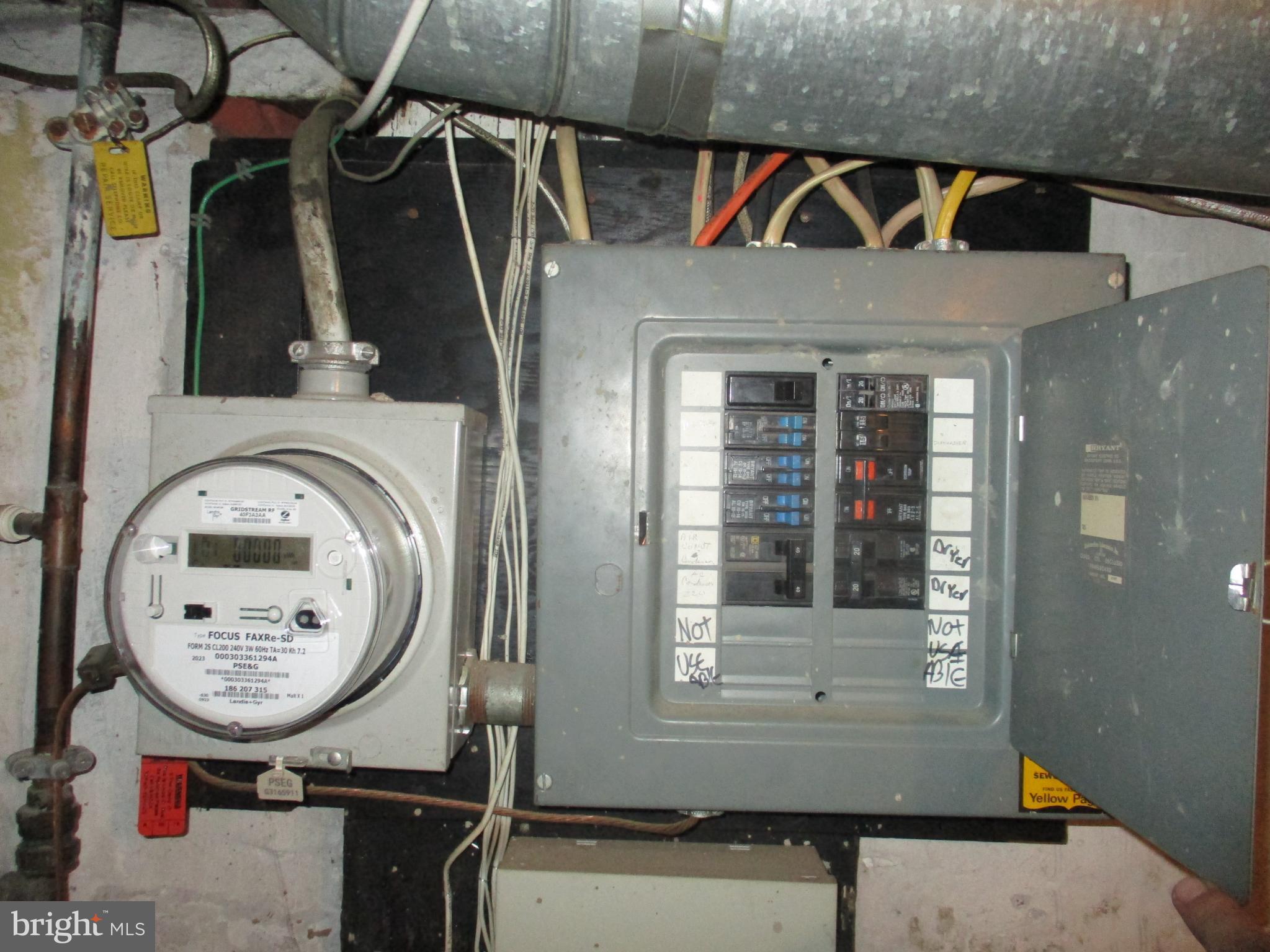 122 Hewitt Street Trenton, NJ 08611 - Photo 14 of 15 view of entryway with wooden floor