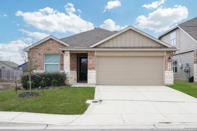 $1,900 | 9054 Bowie Ridge, Seguin, TX 78155