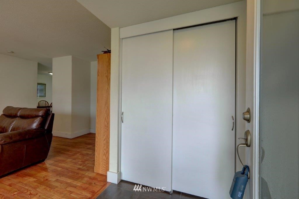 3901 Northeast 11th Court Renton, WA 98056 - Photo 2 of 13 Gallery Image 2