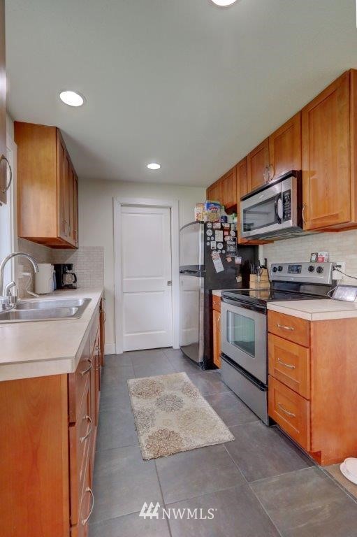 3901 Northeast 11th Court Renton, WA 98056 - Photo 5 of 13 Gallery Image 5