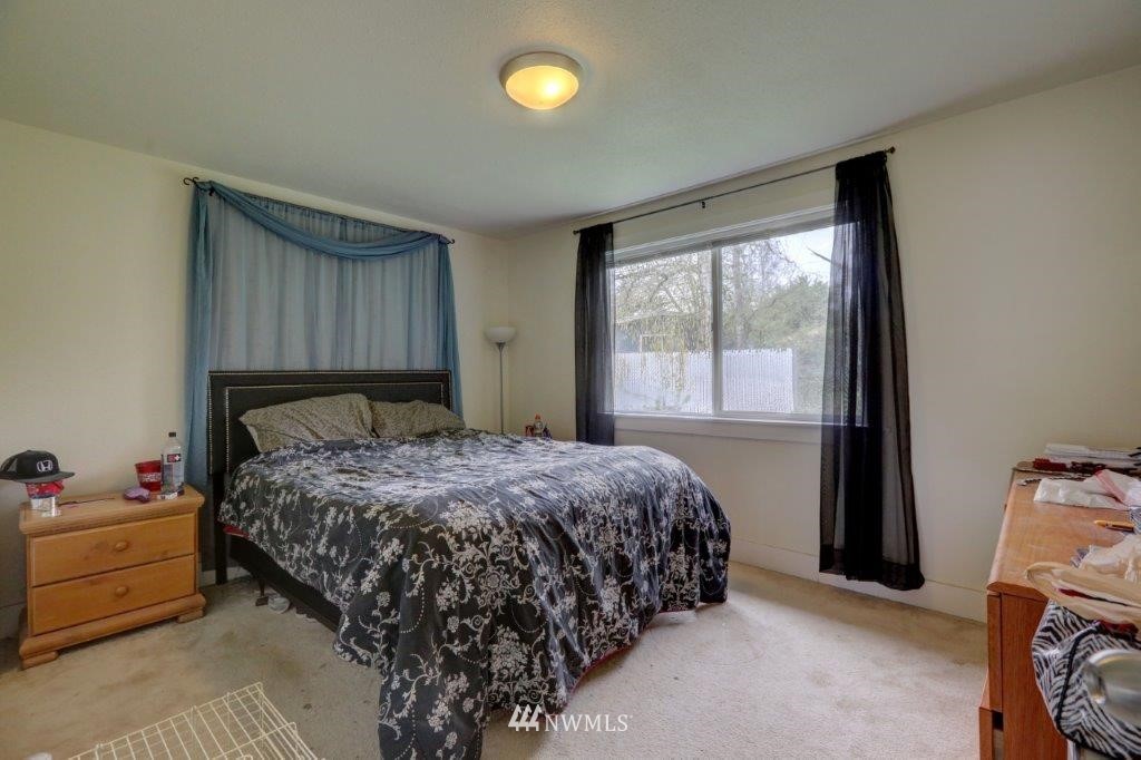3901 Northeast 11th Court Renton, WA 98056 - Photo 7 of 13 Gallery Image 7
