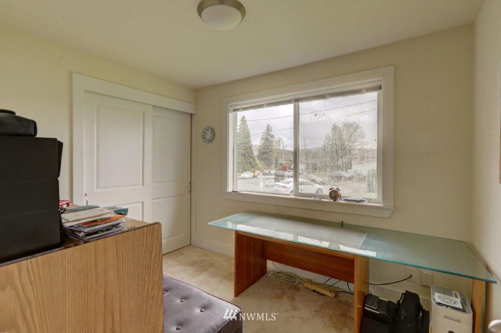3901 Northeast 11th Court Renton, WA 98056 - Photo 10 of 13 Gallery Image 10