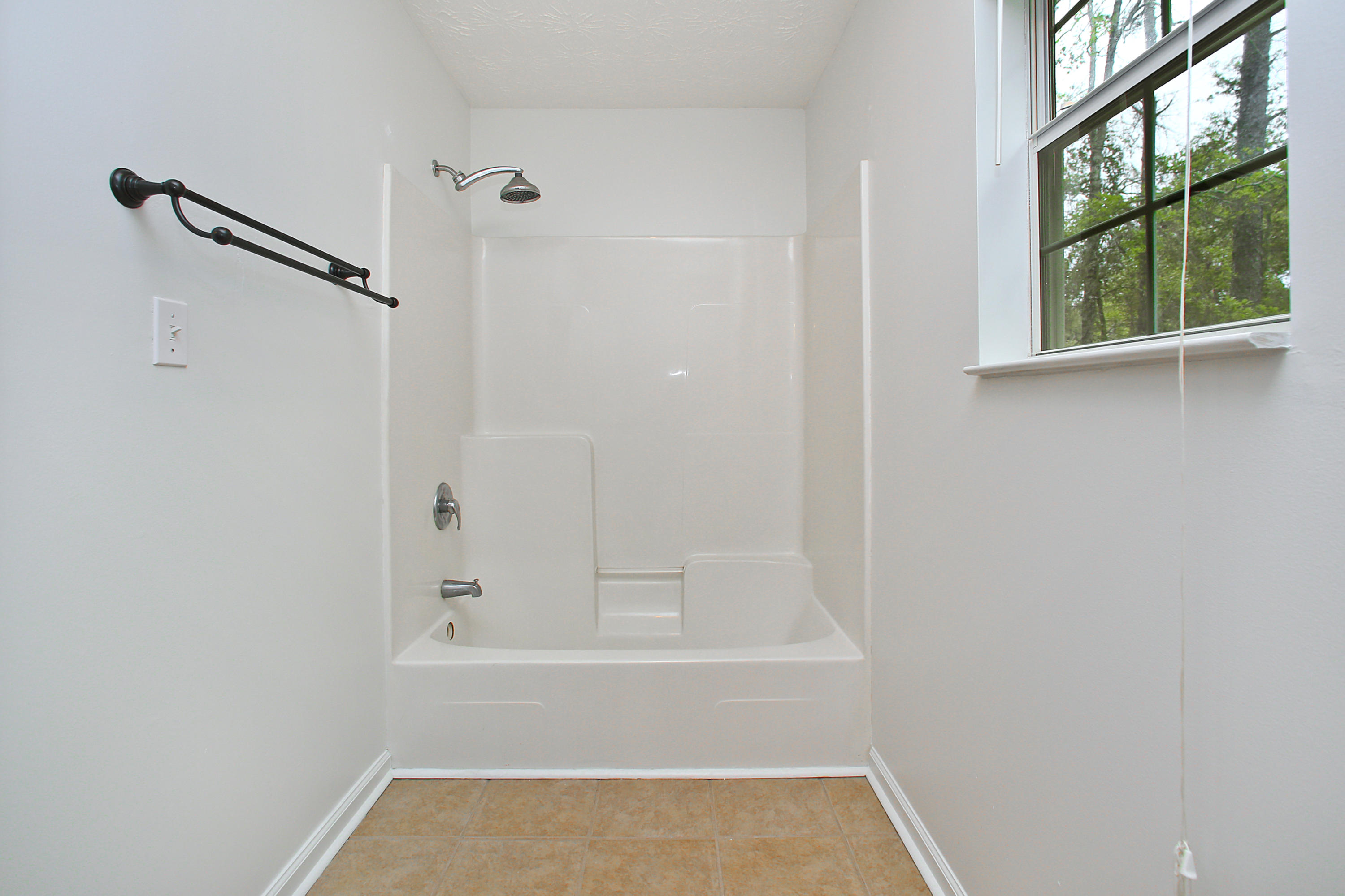 781 Bay Grove Road Freeport, FL 32439 - Photo 10 of 19 a bathroom with a bathtub