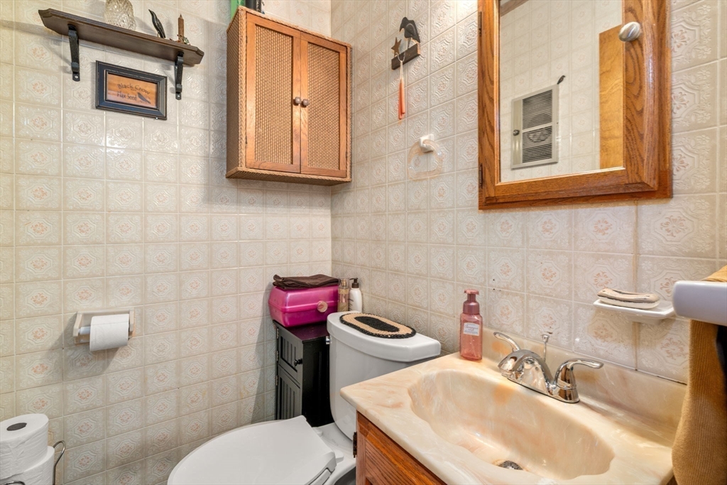 22 Elm Street Methuen, MA 01844 - Photo 12 of 32