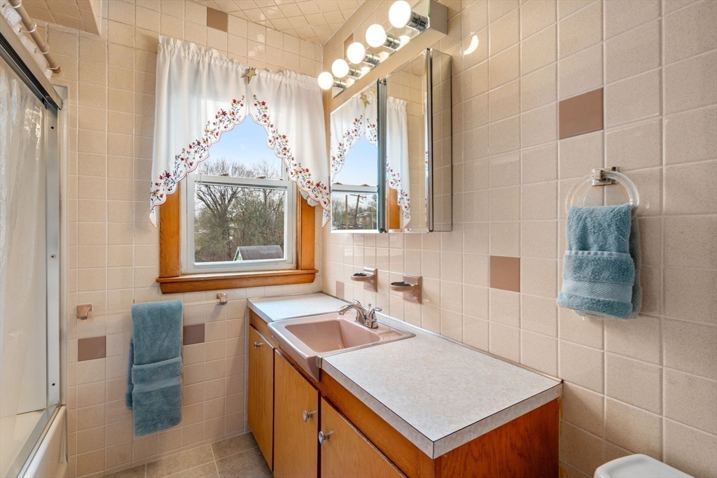 22 Elm Street Methuen, MA 01844 - Photo 20 of 32