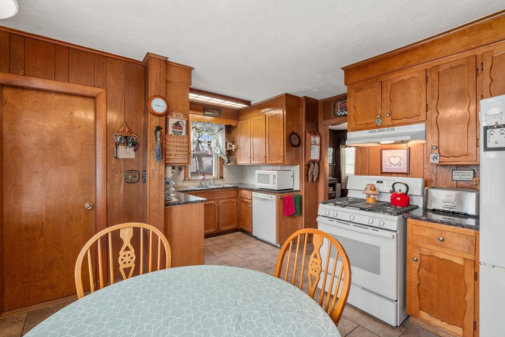 22 Elm Street Methuen, MA 01844 - Photo 3 of 32