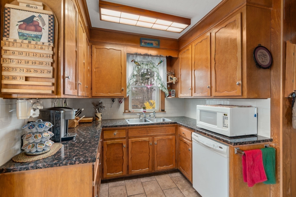 22 Elm Street Methuen, MA 01844 - Photo 8 of 32