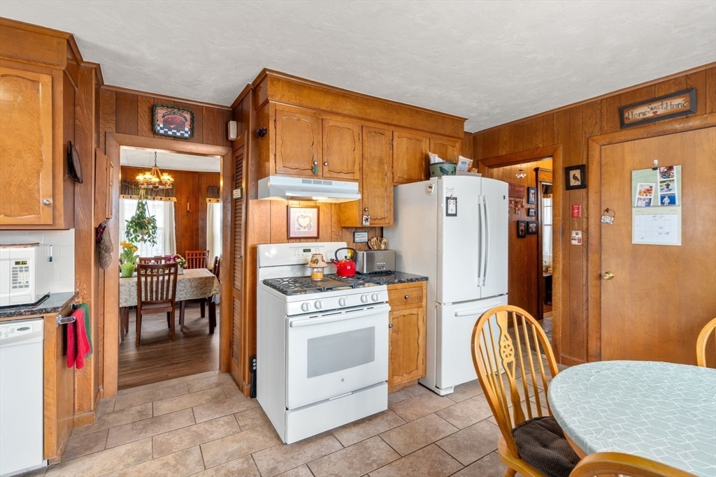 22 Elm Street Methuen, MA 01844 - Photo 9 of 32