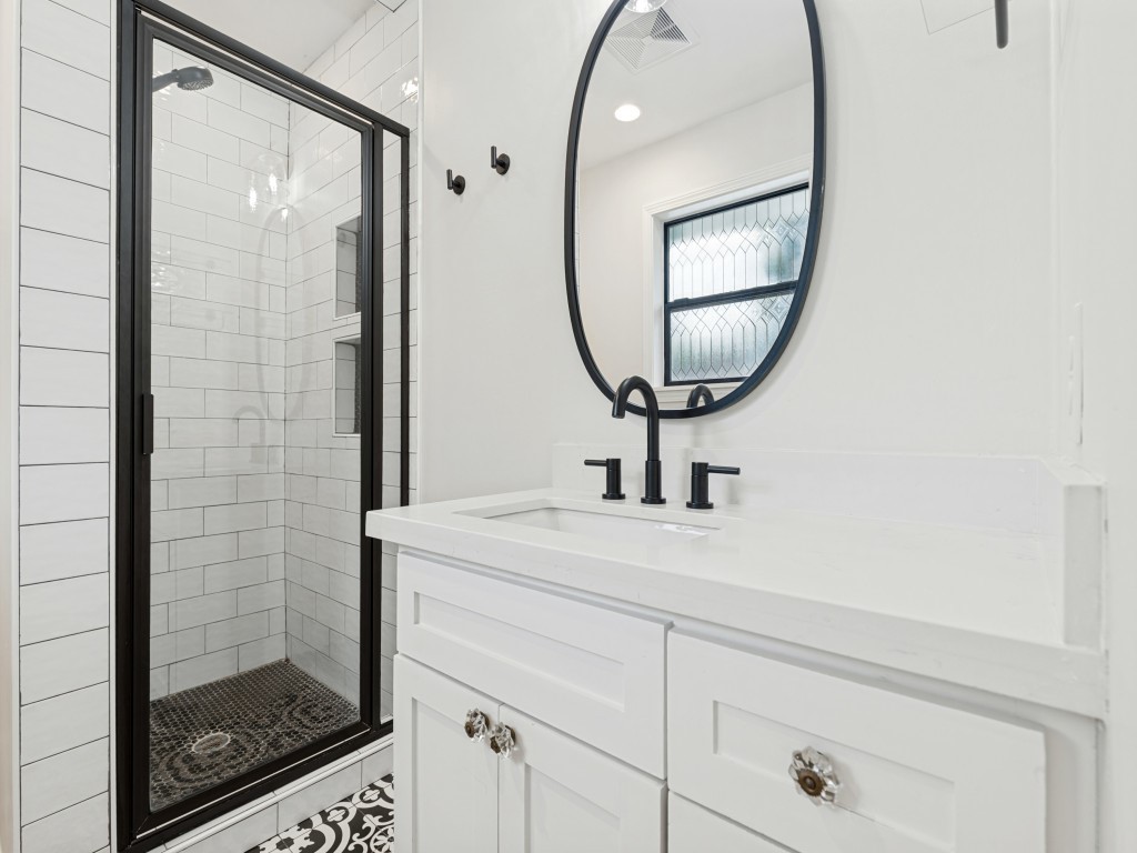 5933 Birdwood Road Houston, TX 77074 - Photo 18 of 30 Gallery Image 18