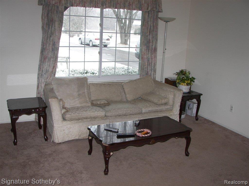 2044 White Lake Road Highland, MI 48356 - Photo 7 of 9 100_2313.JPG