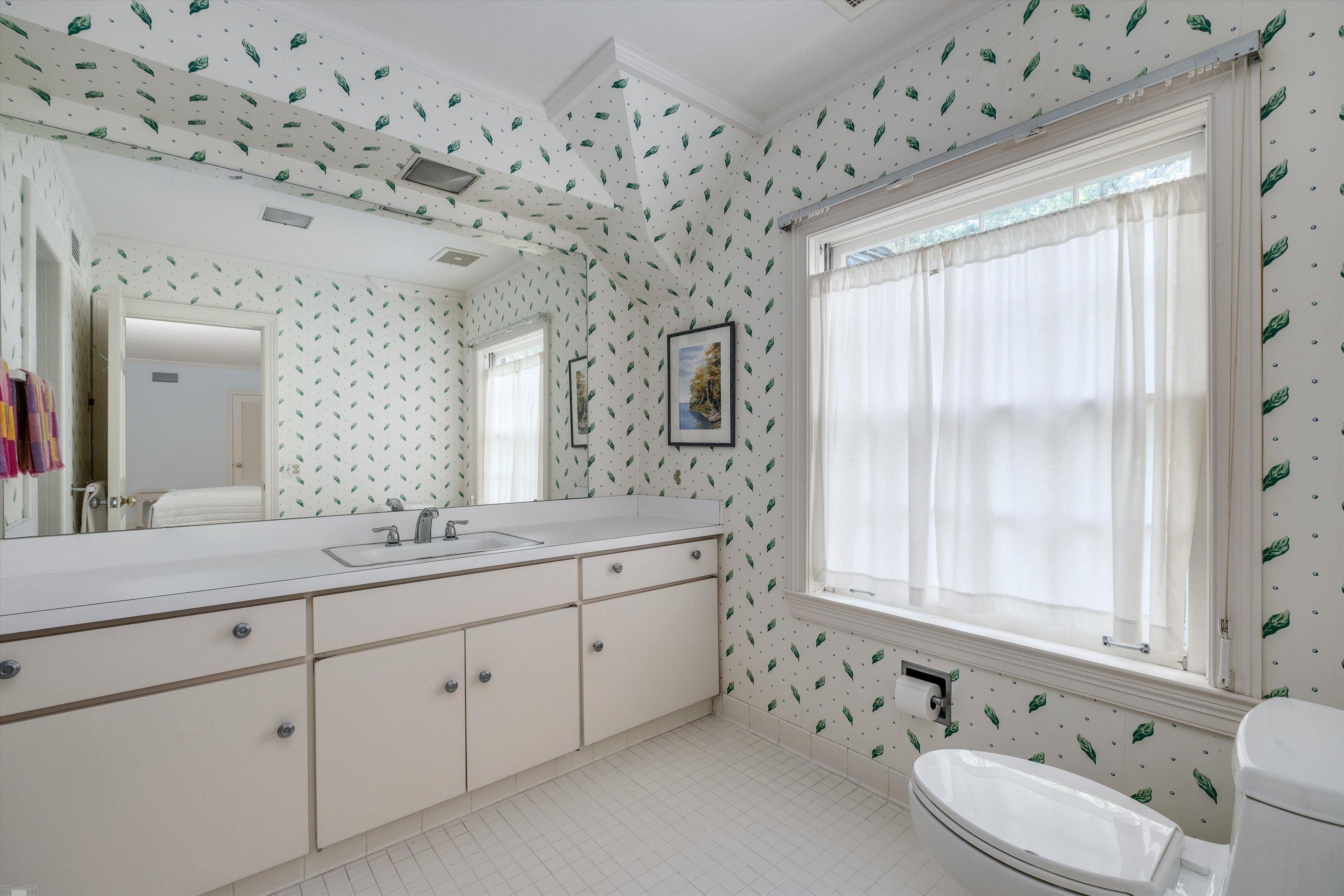 382 Provencal Road Grosse Pointe, MI 48236 - Photo 56 of 95 2nd Floor Full Bath #4