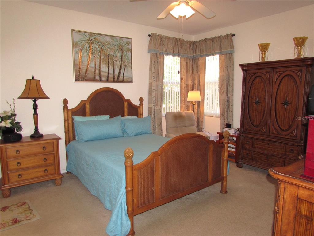 19367 Southwest 101st Place Road Dunnellon, FL 34432 - Photo 14 of 38 a living room with furniture and a dresser