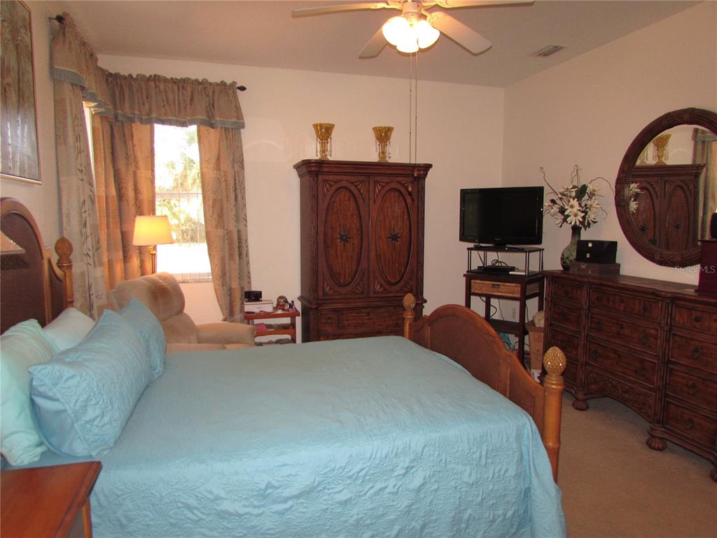 19367 Southwest 101st Place Road Dunnellon, FL 34432 - Photo 15 of 38 a bedroom with furniture and a window