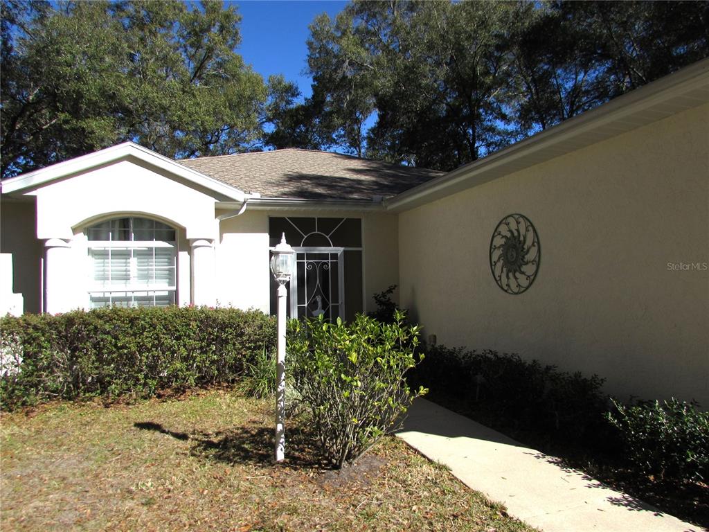 19367 Southwest 101st Place Road Dunnellon, FL 34432 - Photo 5 of 38 a view of a backyard