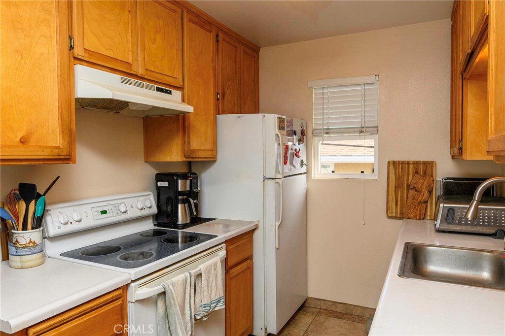 171 Brisco Road, Unit 8 Arroyo Grande, CA 93420 - Photo 1 of 16 Light & Bright kitchen. Stainless steel sink