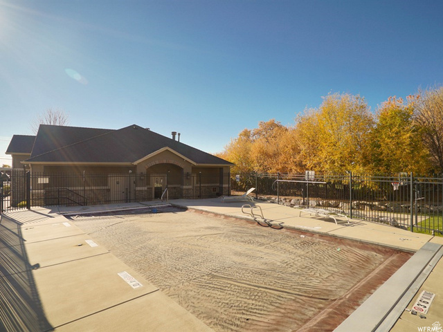 905 South Main Street, Unit G Layton, UT 84041 - Photo 33 of 36 View of swimming pool