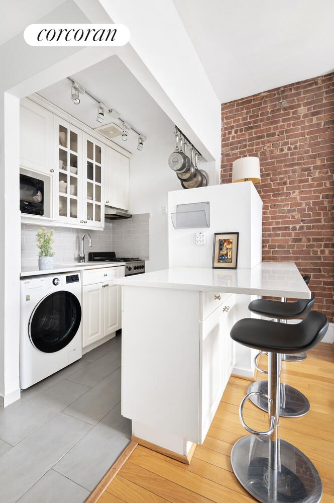 116 West 76th Street, Unit 5R Manhattan, NY 10023 - Photo 3 of 19